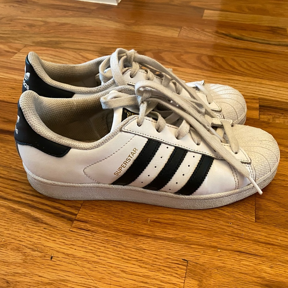 adidas Superstar Sneakers Size 6.5 - Picture 3 of 5
